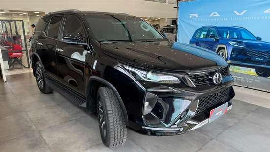 TOYOTA-HILUX SW4-2024
