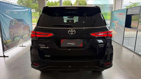 TOYOTA-HILUX SW4-2024