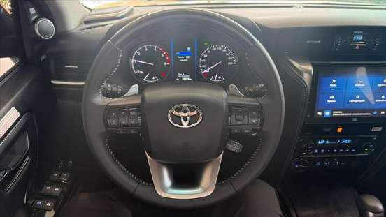 TOYOTA-HILUX SW4-2024