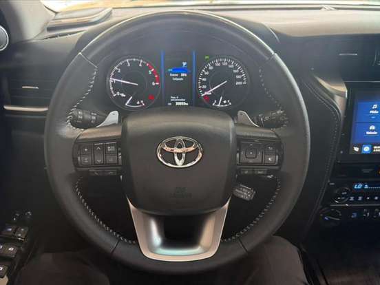TOYOTA-HILUX SW4-2.8 D-4D TURBO DIESEL SRX PLATINUM 7L 4X4 AUTOMÁTICO TOYOTA-HILUX SW4-2024