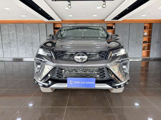 TOYOTA-HILUX SW4-2024