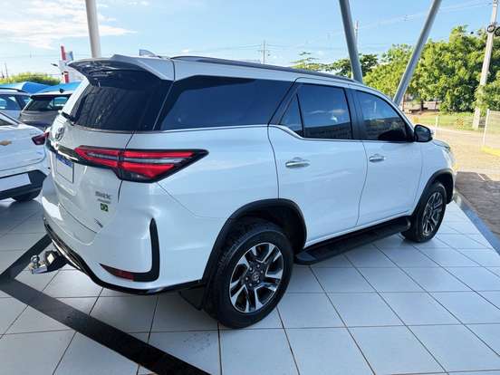 TOYOTA-HILUX SW4-2025