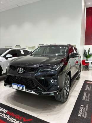 TOYOTA-HILUX SW4-2024