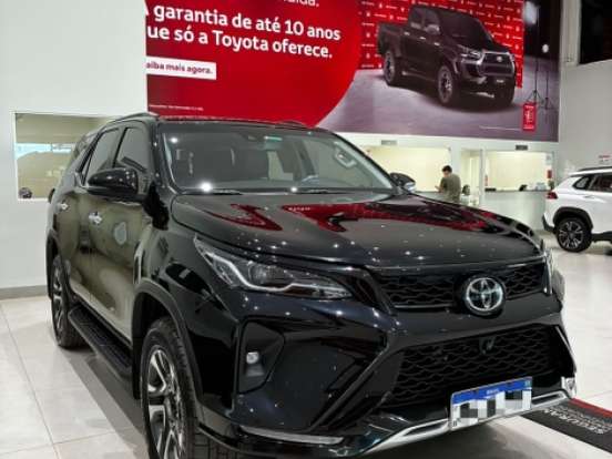 TOYOTA-HILUX SW4-2.8 D-4D TURBO DIESEL SRX PLATINUM 7L 4X4 AUTOMÁTICO TOYOTA-HILUX SW4-2024