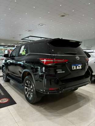 TOYOTA-HILUX SW4-2024