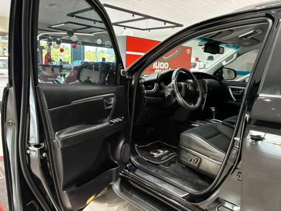 TOYOTA-HILUX SW4-2.8 D-4D TURBO DIESEL SRX PLATINUM 7L 4X4 AUTOMÁTICO TOYOTA-HILUX SW4-2024