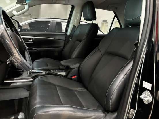TOYOTA-HILUX SW4-2.8 D-4D TURBO DIESEL SRX PLATINUM 7L 4X4 AUTOMÁTICO TOYOTA-HILUX SW4-2024