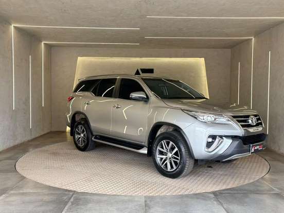 TOYOTA-HILUX SW4-2020