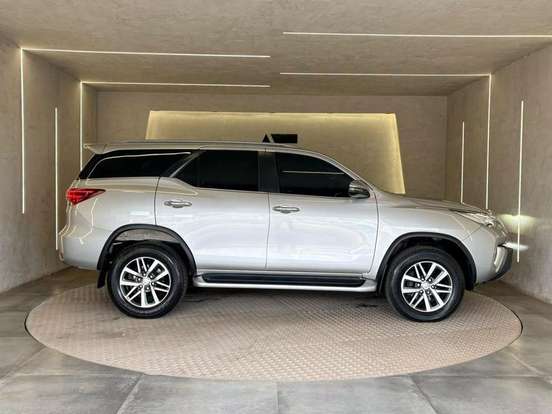 TOYOTA-HILUX SW4-2020