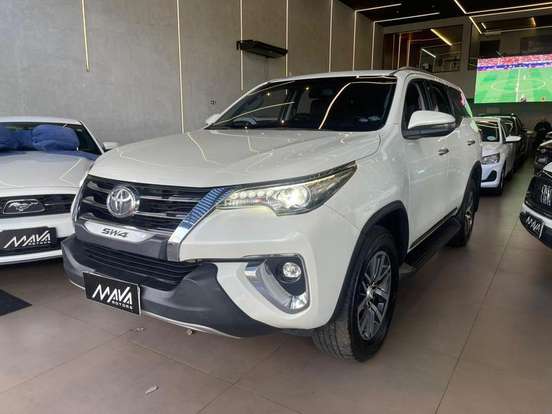 TOYOTA-HILUX SW4-2.8 SRX 4X4 7 LUGARES 16V TURBO INTERCOOLER DIESEL 4P AUTOMÁTICO TOYOTA-HILUX SW4-2018
