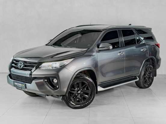 TOYOTA-HILUX SW4-2019