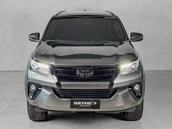 TOYOTA-HILUX SW4-2.8 SRX 4X4 7 LUGARES 16V TURBO INTERCOOLER DIESEL 4P AUTOMÁTICO TOYOTA-HILUX SW4-2019