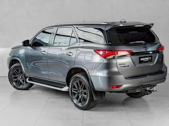 TOYOTA-HILUX SW4-2.8 SRX 4X4 7 LUGARES 16V TURBO INTERCOOLER DIESEL 4P AUTOMÁTICO TOYOTA-HILUX SW4-2019