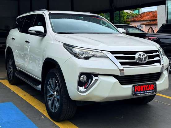 TOYOTA-HILUX SW4-2.8 SRX 4X4 7 LUGARES 16V TURBO INTERCOOLER DIESEL 4P AUTOMÁTICO TOYOTA-HILUX SW4-2016