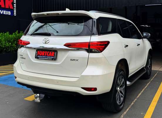 TOYOTA-HILUX SW4-2016