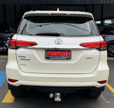 TOYOTA-HILUX SW4-2016