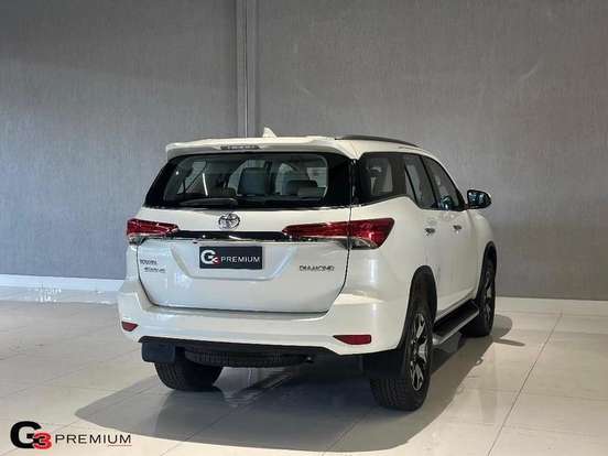 TOYOTA-HILUX SW4-2.8 SRX DIAMOND 4X4 7 LUGARES 16V TURBO INTERCOOLER DIESEL 4P AUTOMÁTICO TOYOTA-HILUX SW4-2019