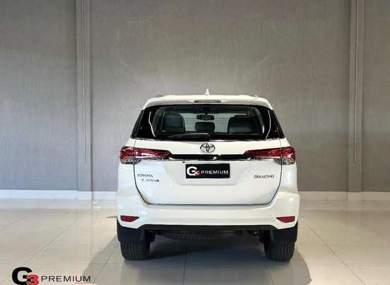 TOYOTA-HILUX SW4-2.8 SRX DIAMOND 4X4 7 LUGARES 16V TURBO INTERCOOLER DIESEL 4P AUTOMÁTICO TOYOTA-HILUX SW4-2019