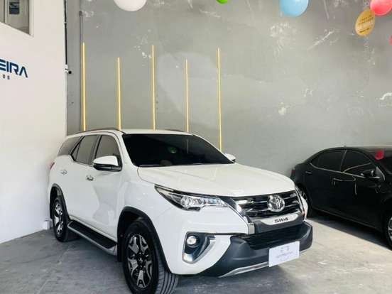 TOYOTA-HILUX SW4-2.8 SRX DIAMOND 4X4 7 LUGARES 16V TURBO INTERCOOLER DIESEL 4P AUTOMÁTICO TOYOTA-HILUX SW4-2019