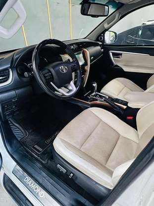 TOYOTA-HILUX SW4-2.8 SRX DIAMOND 4X4 7 LUGARES 16V TURBO INTERCOOLER DIESEL 4P AUTOMÁTICO TOYOTA-HILUX SW4-2019