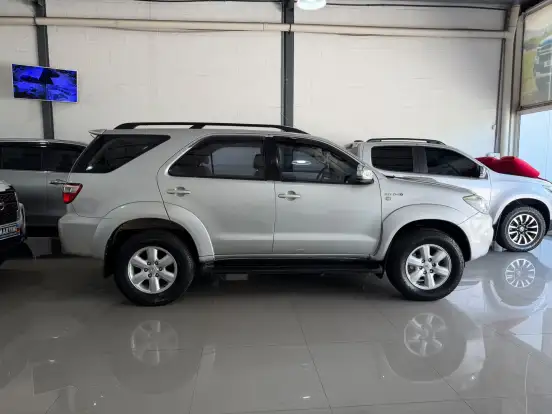 TOYOTA-HILUX SW4-2011
