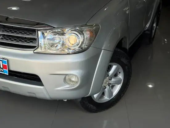 TOYOTA-HILUX SW4-2011