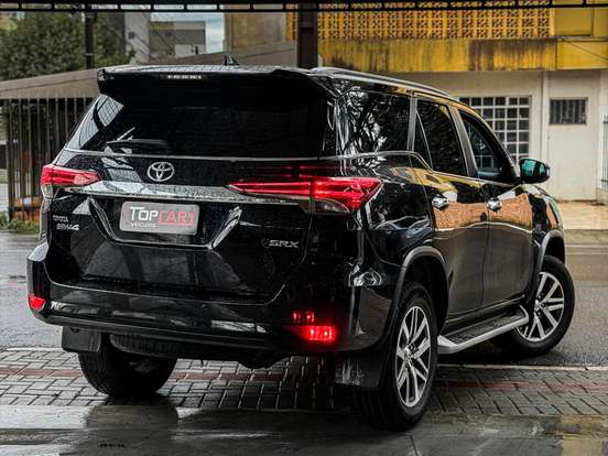 TOYOTA-HILUX SW4-4.0 SRX 4X4 7 LUGARES V6 24V GASOLINA 4P AUTOMÁTICO TOYOTA-HILUX SW4-2016