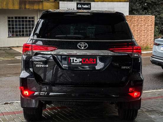 TOYOTA-HILUX SW4-4.0 SRX 4X4 7 LUGARES V6 24V GASOLINA 4P AUTOMÁTICO TOYOTA-HILUX SW4-2016
