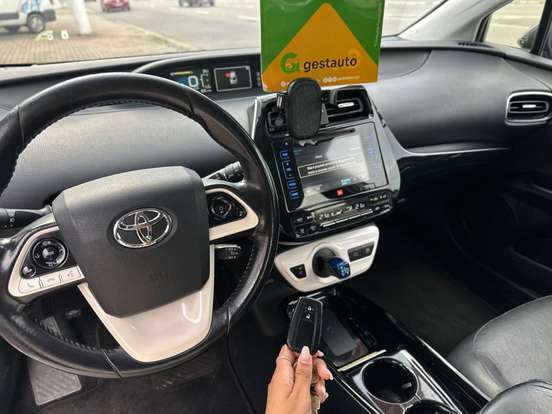 TOYOTA-PRIUS-2018