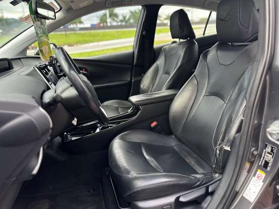 TOYOTA-PRIUS-2018