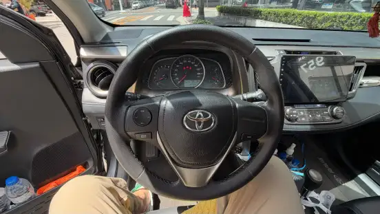 TOYOTA-RAV4-2015