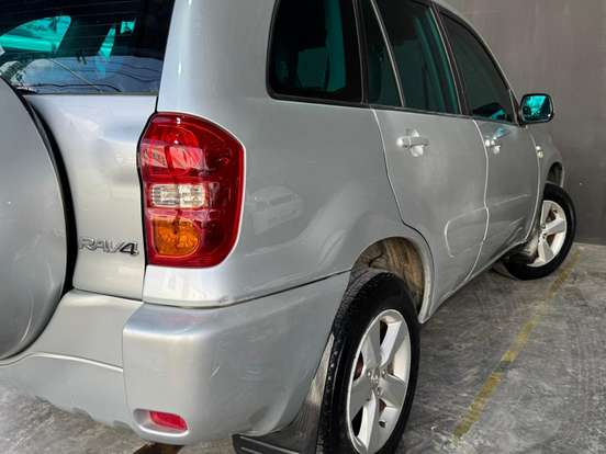 TOYOTA-RAV4-2.0 4X4 16V GASOLINA 4P AUTOMÁTICO TOYOTA-RAV4-2004
