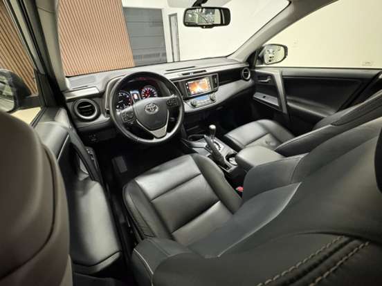 TOYOTA-RAV4-2017
