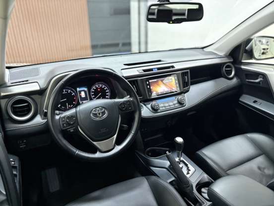 TOYOTA-RAV4-2017
