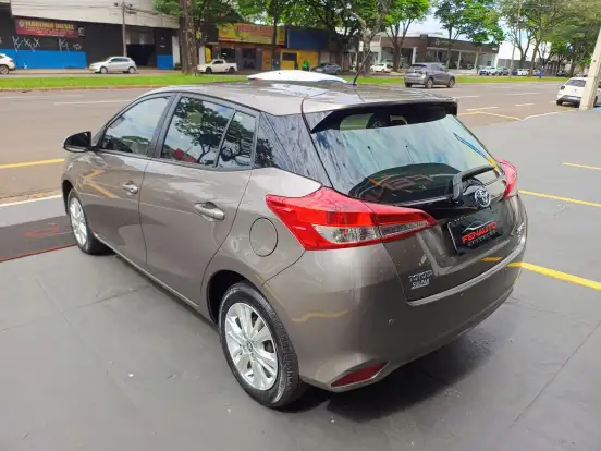 TOYOTA-YARIS-2018