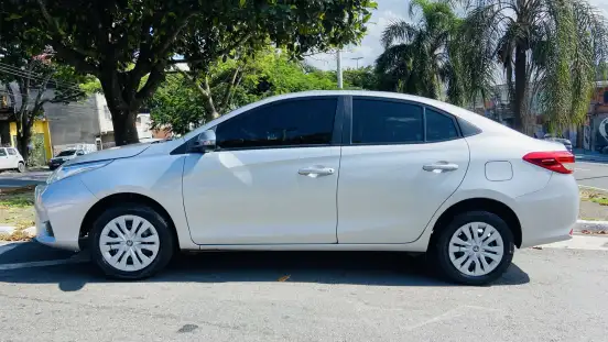 TOYOTA-YARIS-2022