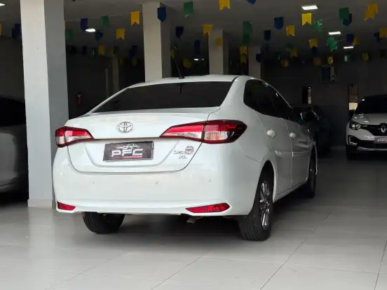 TOYOTA-YARIS-2021