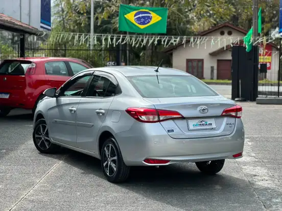 TOYOTA-YARIS-2019