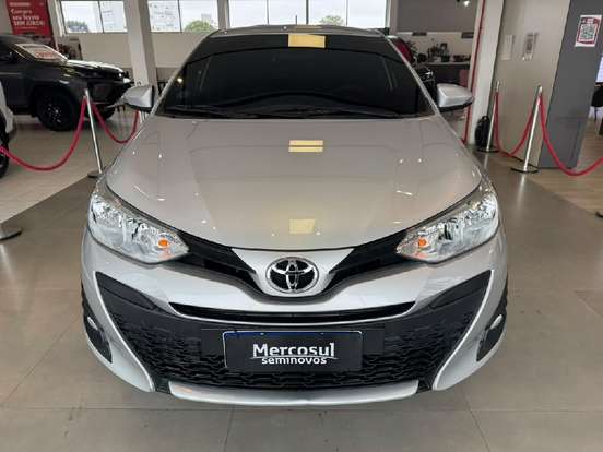 TOYOTA-YARIS-2019