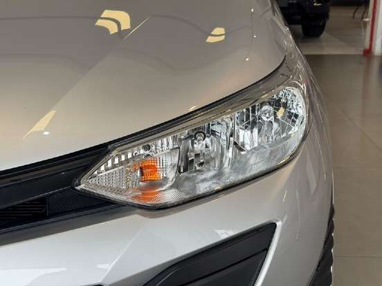 TOYOTA-YARIS-2019