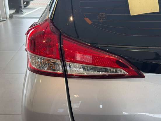 TOYOTA-YARIS-2019