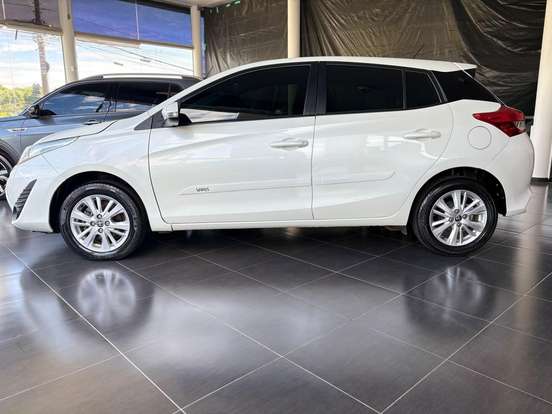 TOYOTA-YARIS-2019