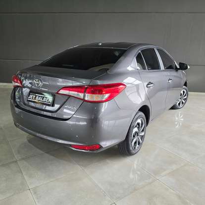 TOYOTA-YARIS-2022