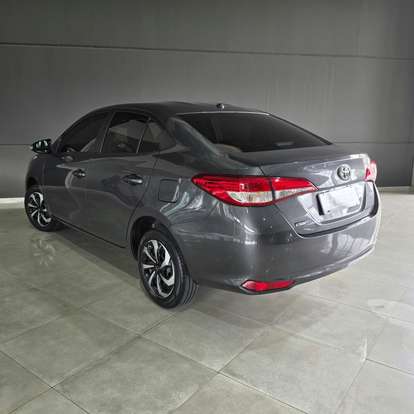 TOYOTA-YARIS-2022