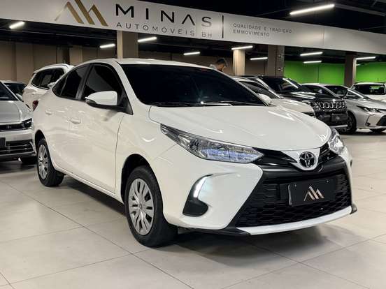 TOYOTA-YARIS-2023