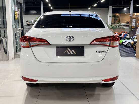 TOYOTA-YARIS-2023
