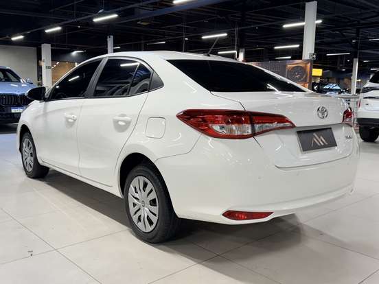 TOYOTA-YARIS-2023