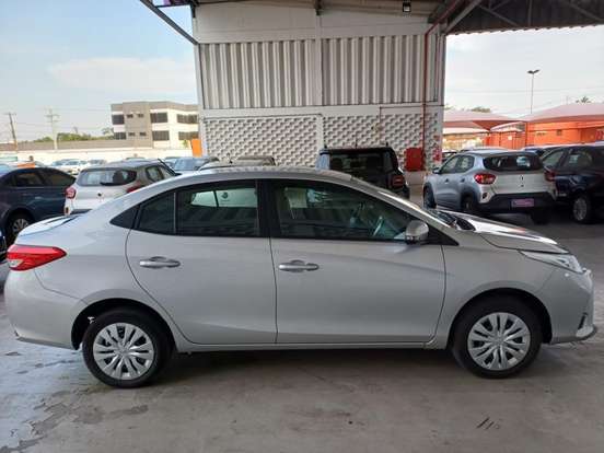 TOYOTA-YARIS-2024