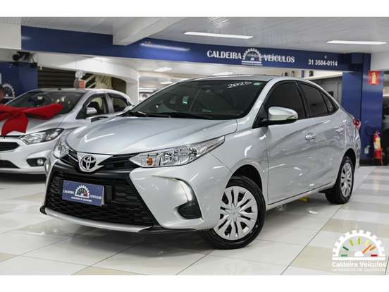 TOYOTA-YARIS-2024
