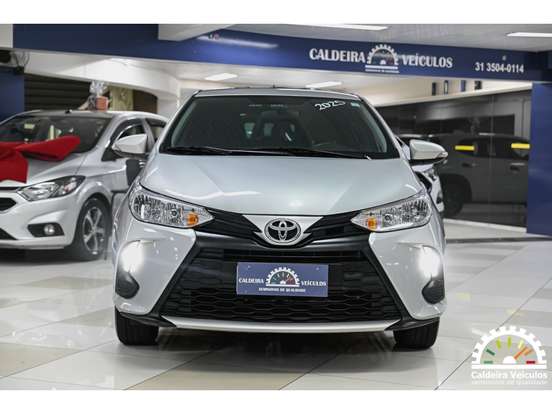 TOYOTA-YARIS-2024